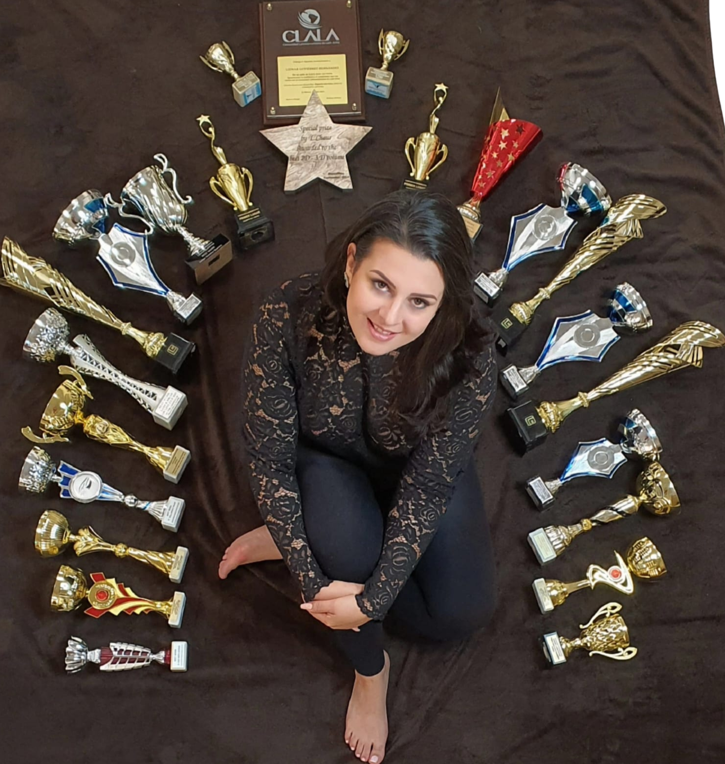 Lizguther — 23× Campeona Internacional y Juez de pestañas
